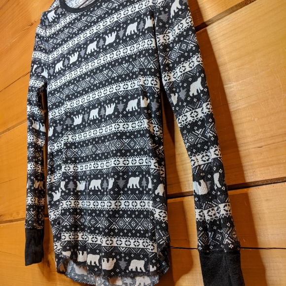 Old Navy Winter Print Lodge Longsleeve - Picture 3 of 5
